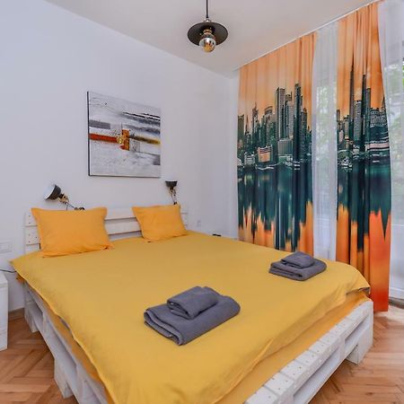 *The Cosmopolitan* Apartment Sofia Bagian luar foto