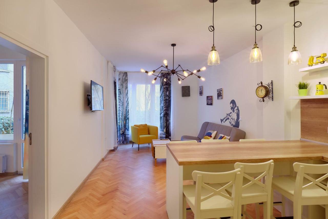 *The Cosmopolitan* Apartment Sofia Bagian luar foto